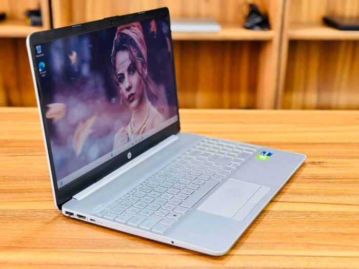 HP Laptop – 12th Gen / Intel Core i7-1255U / 15.6inch FHD / 256GB SSD + 1TB HDD / 16GB RAM / 2GB NVIDIA GeForce MX 550  Graphics / Windows 11 Home / English & Arabic Keyboard / Silver  [15-DW4052NE] - Image 5