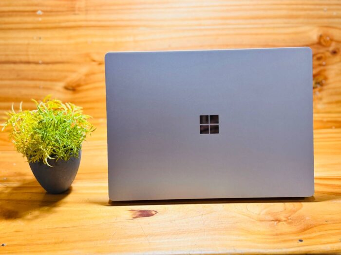 Microsoft Surface Laptop – 13.3″INCH i7 7TH GEN - Image 2