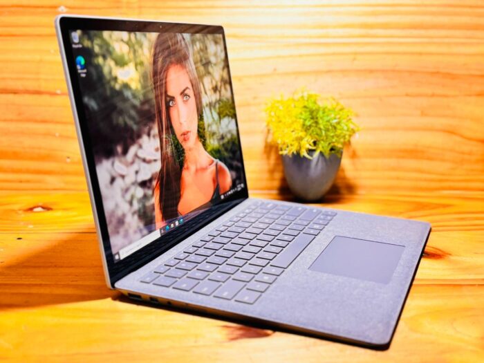 Microsoft Surface Laptop – 13.3″INCH i7 7TH GEN - Image 3