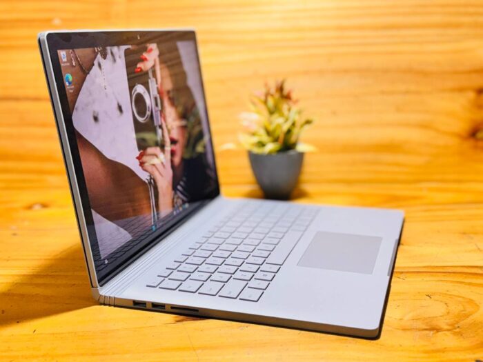 Microsoft Surface Book 2 13.5" INCH i7 8TH GEN - Image 4