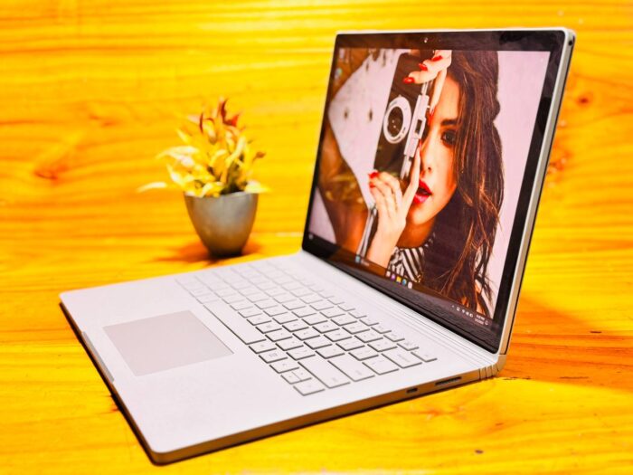 Microsoft Surface Book 2 13.5" INCH i7 8TH GEN - Image 5