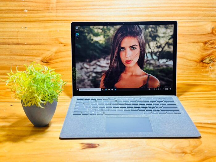 Microsoft Surface Laptop – 13.3″INCH i7 7TH GEN - Image 4