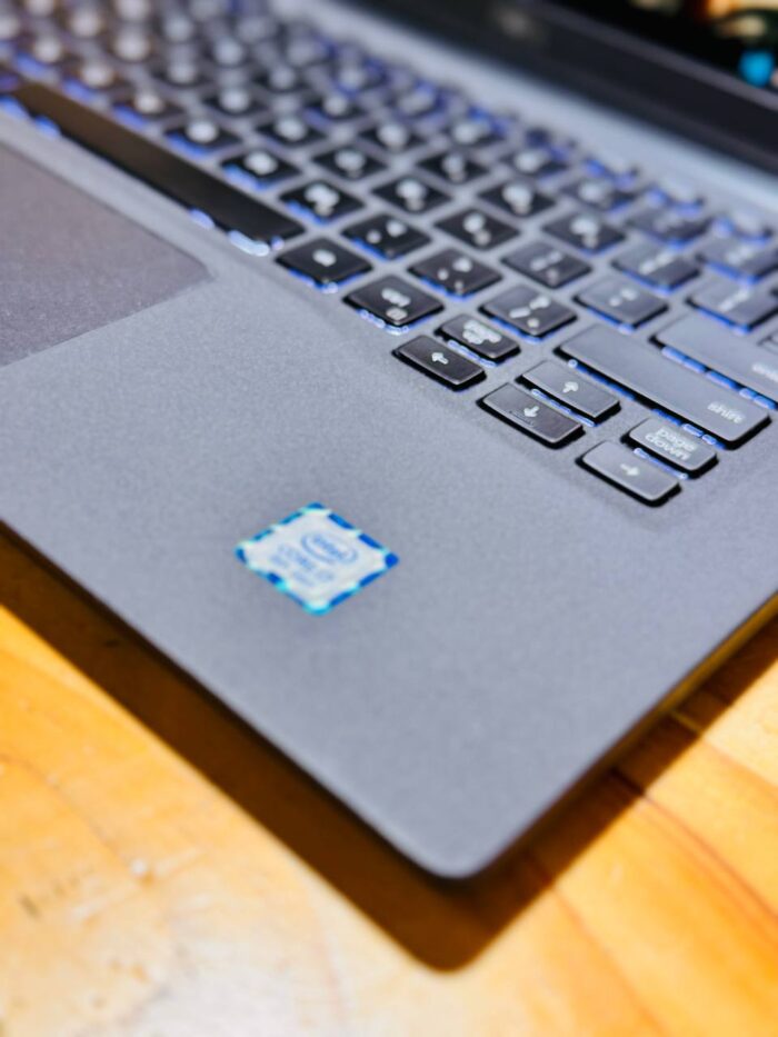 Dell Latitude 7400 i7 8TH GEN - Image 3