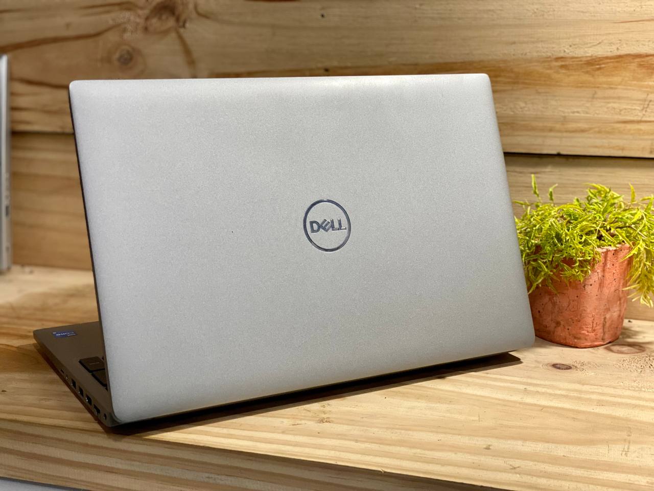 Dell Latitude 5540 | 13th Gen Intel Core i5 | 32 GB RAM | 512 GB NVMe SSD | 15.6″ Full HD | - Image 5