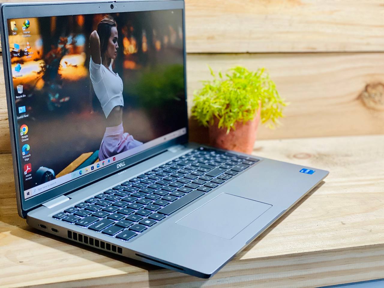 Dell Latitude 5540 | 13th Gen Intel Core i5 | 32 GB RAM | 512 GB NVMe SSD | 15.6″ Full HD | - Image 3