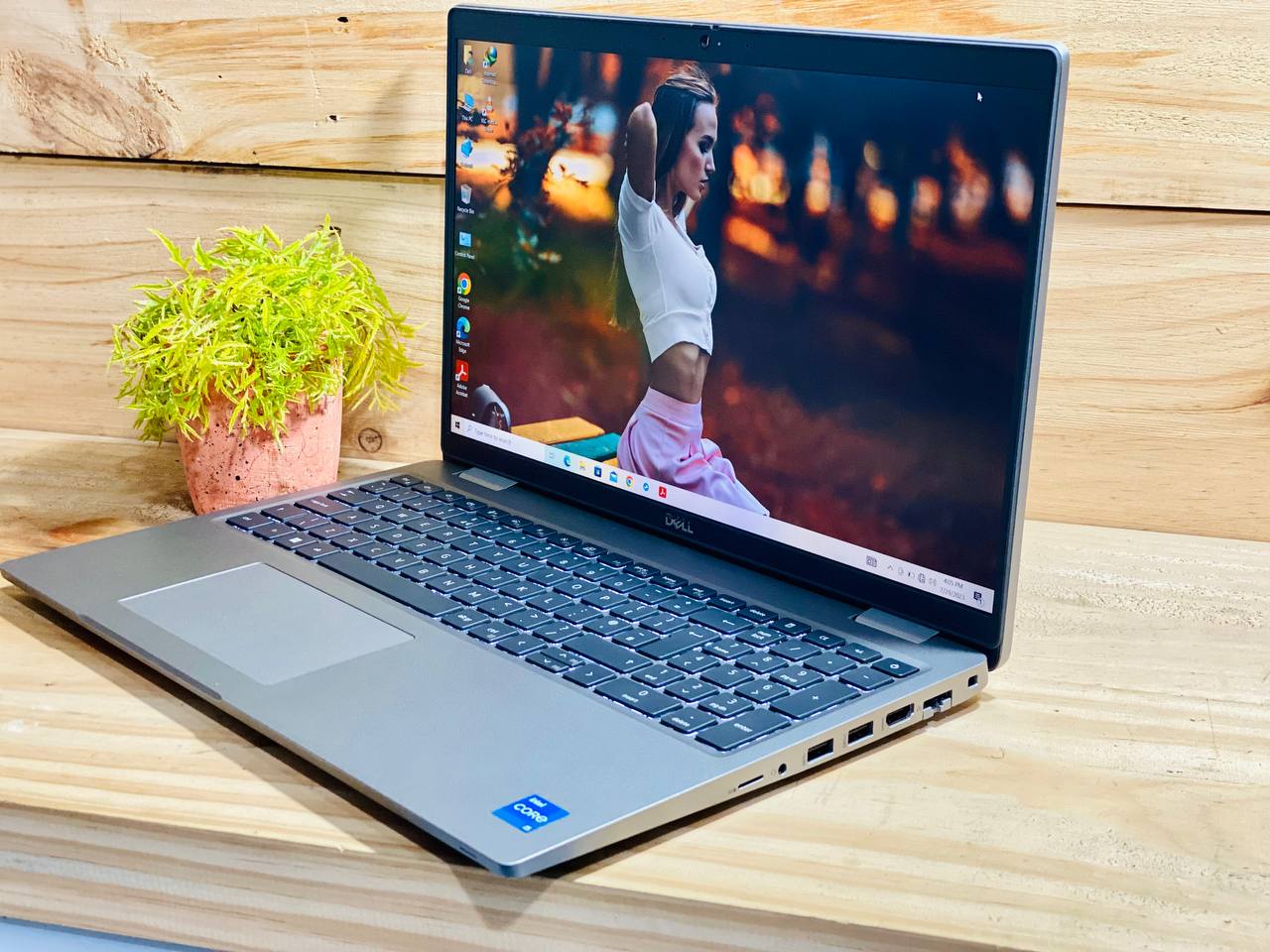 Dell Latitude 5540 | 13th Gen Intel Core i5 | 32 GB RAM | 512 GB NVMe SSD | 15.6″ Full HD | - Image 2