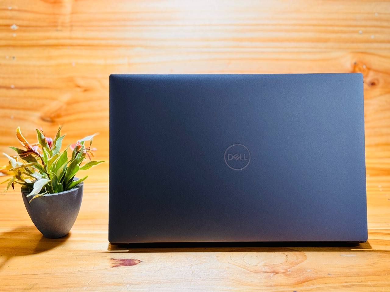 Dell Precision 5560 Laptop - 15.6" UHD+ (3840 x 2400) HDR400 Touch Display- 2.4 GHz Intel Core i7 8-Core (11th Gen) - 1TB SSD - 32GB - Quadro T1200 4GB - Image 3