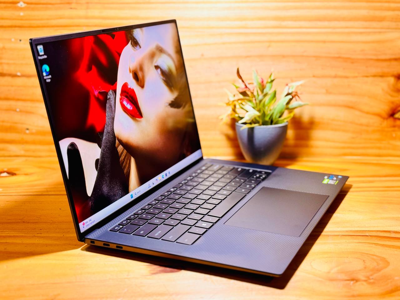 Dell Precision 5560 Laptop - 15.6" UHD+ (3840 x 2400) HDR400 Touch Display- 2.4 GHz Intel Core i7 8-Core (11th Gen) - 1TB SSD - 32GB - Quadro T1200 4GB - Image 6