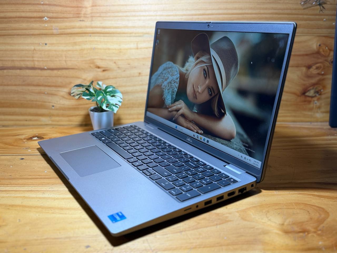 Dell Latitude 5520 Laptop | 15.6" 1920x1080 FHD | Core i5-1165G7-256GB SSD Hard Drive - 8GB RAM | 4 cores @ 4.7 GHz Win 11 Pro Silver - Image 5