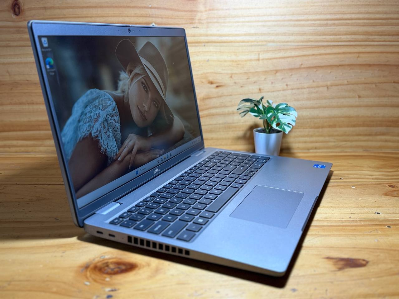 Dell Latitude 5520 Laptop | 15.6" 1920x1080 FHD | Core i5-1165G7-256GB SSD Hard Drive - 8GB RAM | 4 cores @ 4.7 GHz Win 11 Pro Silver - Image 4