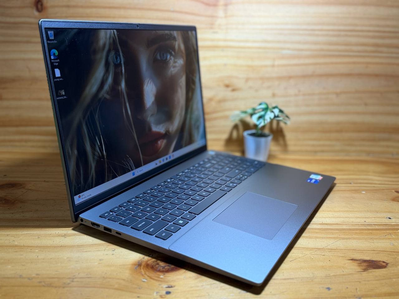 Dell Inspiron 5630 Laptop - 16.0-inch 16:10 FHD+ (1920x1200) Display, Intel Core i7-1360P, 16GB LPDDR5 RAM, 1TB SSD, Intel Iris Xe Graphics, Windows 11 Pro, Premium Support & Dell Migrate - Silver (USA) - Image 2